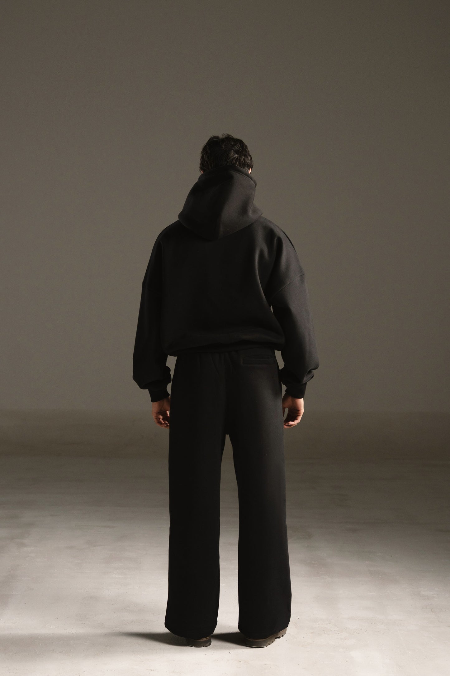 V7 SWEATS - JET BLACK