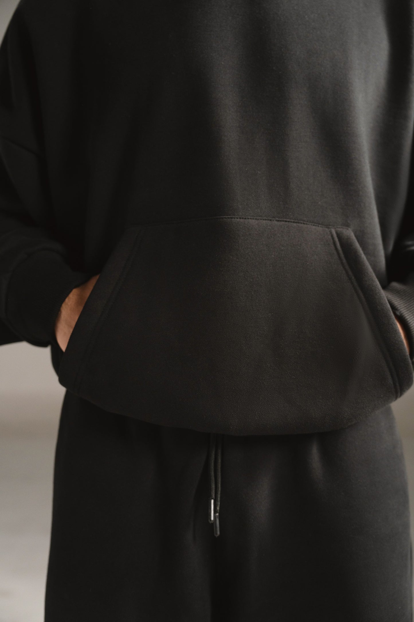 V7 BLANK HOODIE - JET BLACK